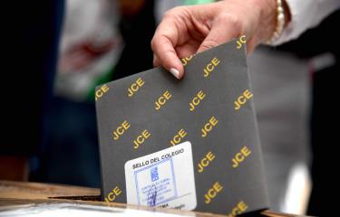urnas A de votación jce